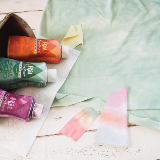 Why is Dyeing Polyester Yarn Difficult?