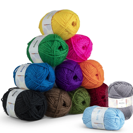 What are the Key Differences Between Polyester Yarn and Acrylic Yarn?