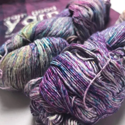 Applications of Acrylic Yarn in Crafts