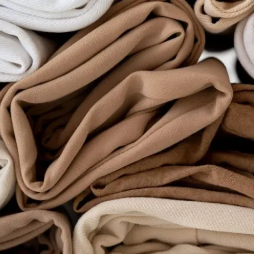 Differences Between Acrylic and Polyester
