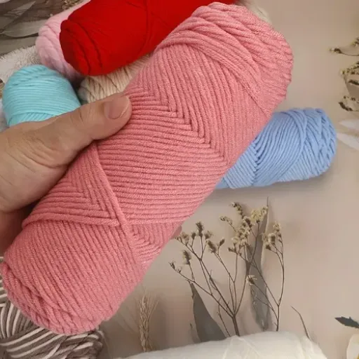 Acrylic Yarn vs. Wool Yarn: A Comprehensive Knit & Crochet Guide